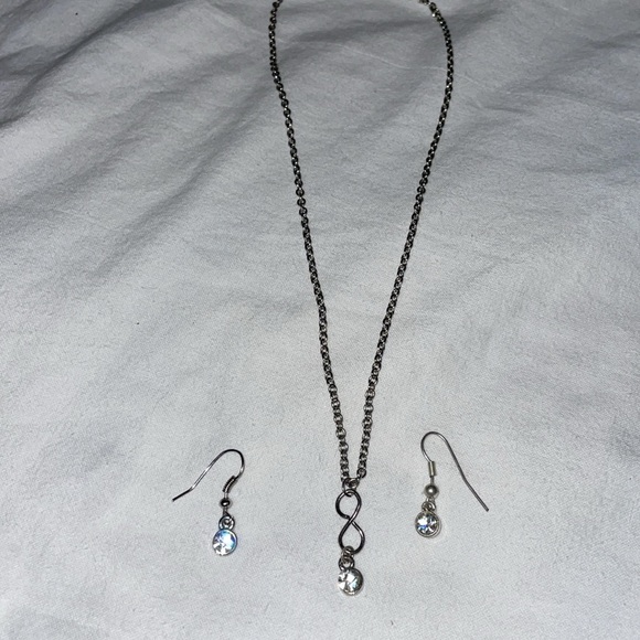 Vintage silver tone bright white bezel set crystal necklace dangle ear wires set - Picture 2 of 3